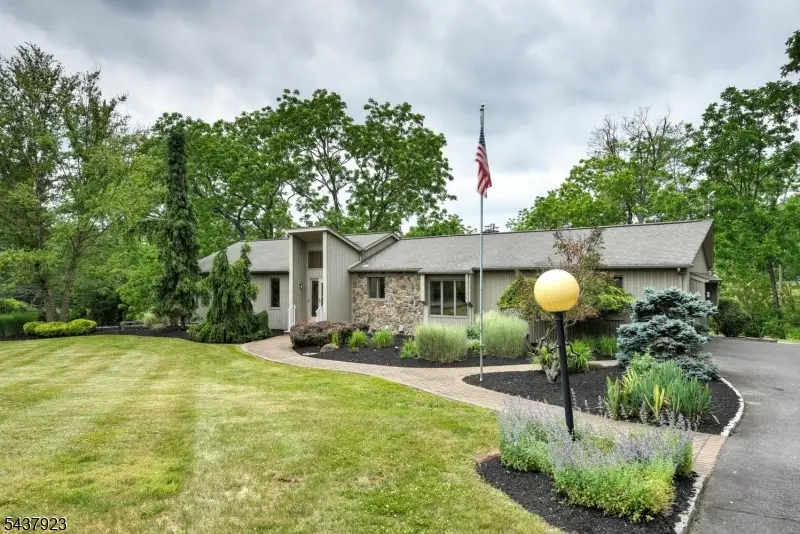 1 Hendrick Rd, Readington, NJ 08822 - #2