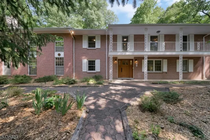 29 Brook Dr, Watchung, NJ 07069 - #1