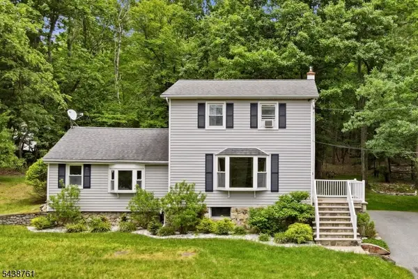 312 Lakeview Dr, Hampton Twp., NJ 07860