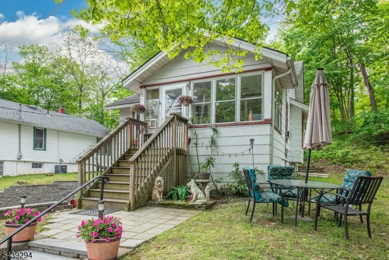 133 Woodside Ave, Newton, NJ 07860 - #1