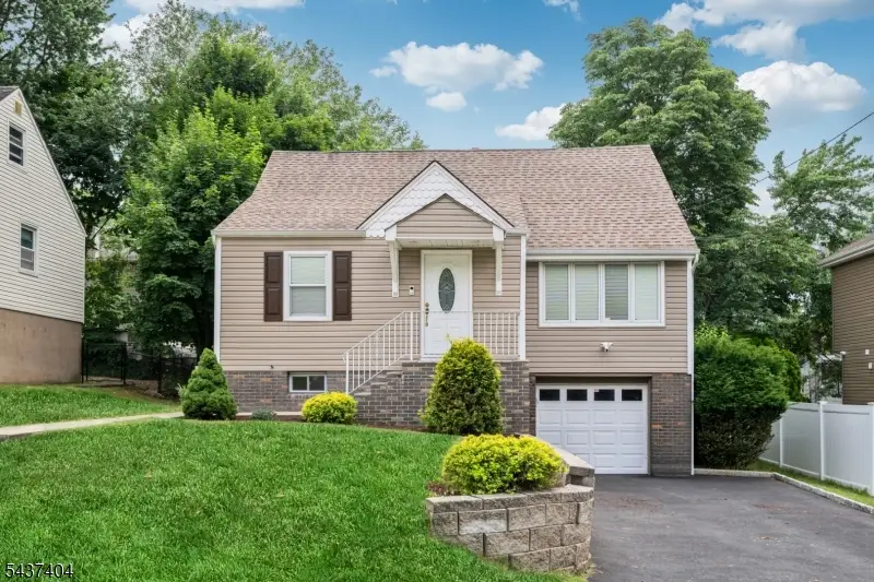 16 Highview Dr, Woodland Park, NJ 07424 - #1