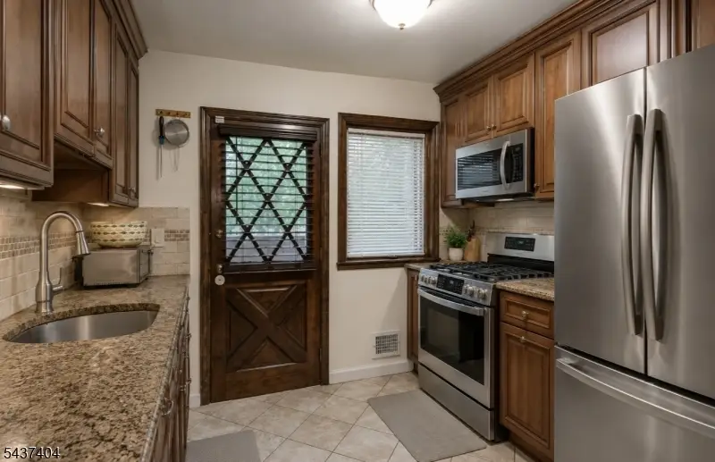 16 Highview Dr, Woodland Park, NJ 07424 - #3