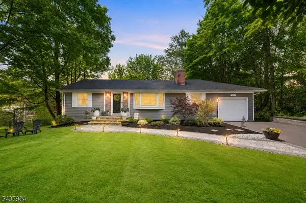 231 Stirling Rd, Watchung Boro, NJ 07069