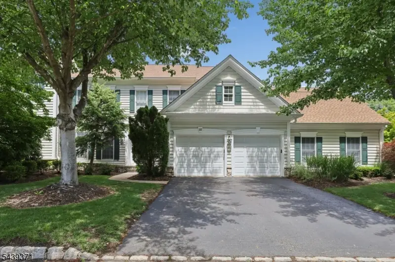 122 White Pine Ct, Paramus, NJ 07652 - #2