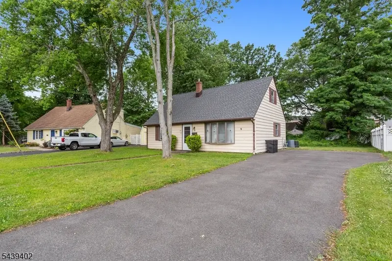 44 Bergen Dr, Singac, NJ 07424 - #2