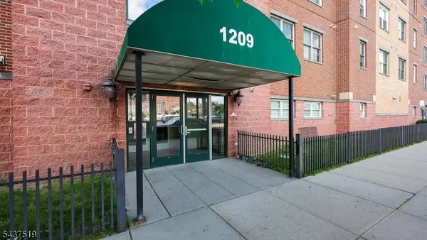 1209 Summit Ave #405, Jersey City, NJ 07307