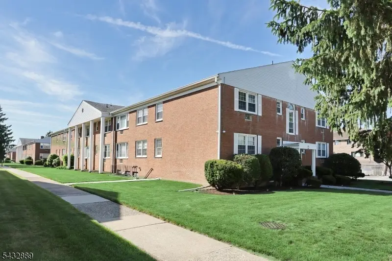 565 Grove St #D-16, Clifton, NJ 07013 - #3