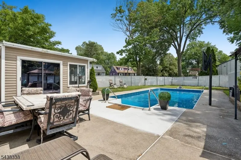 1983 Barnett St, Rahway, NJ 07065 - #3
