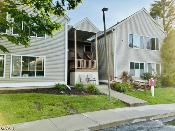 74 Falcon Ridge Way #4, Hamburg Boro, NJ 07419