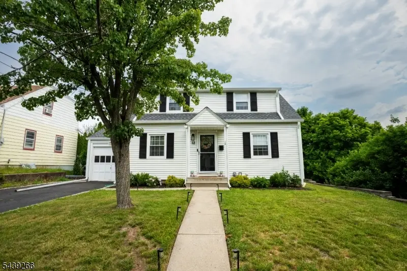52 Knollwood Ter, Clifton, NJ 07012 - #1