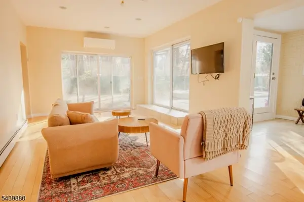1 Ranch Ct, Saddle Brook Twp., NJ 07663