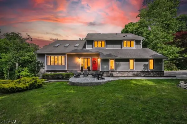 11 Hemlock Ln, Kinnelon Boro, NJ 07405