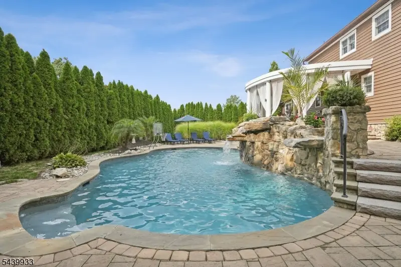 170 Killarney Dr, Berkeley Heights, NJ 07922 - #3