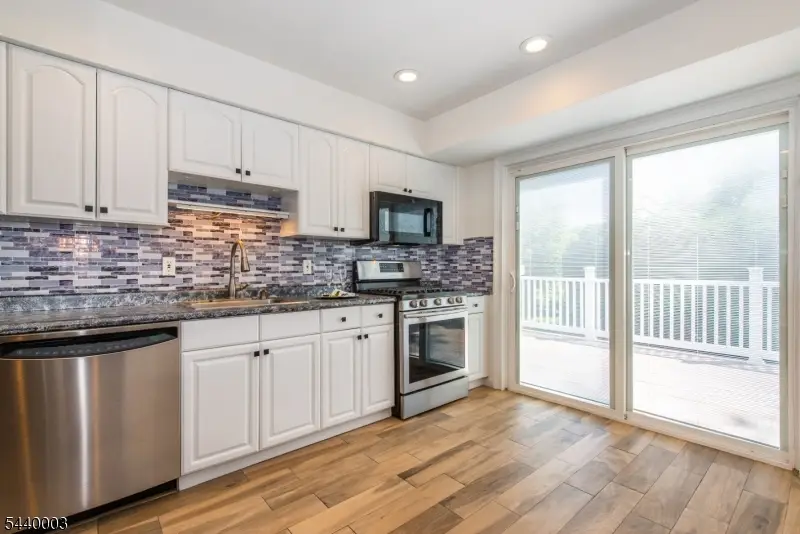 8 Kennedy Dr, Fairfield, NJ 07004 - #3
