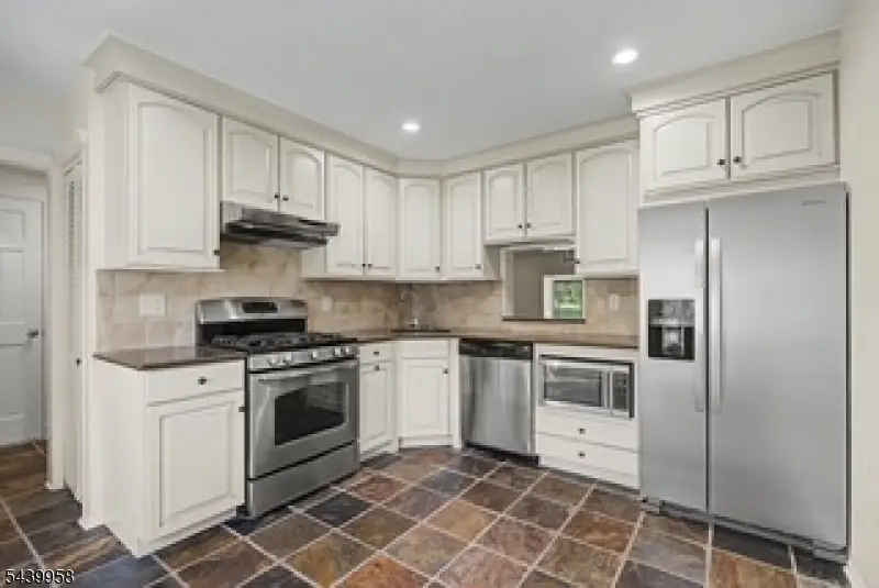 802 Brokaw Ct #B, Bradley Gardens, NJ 08807 - #2