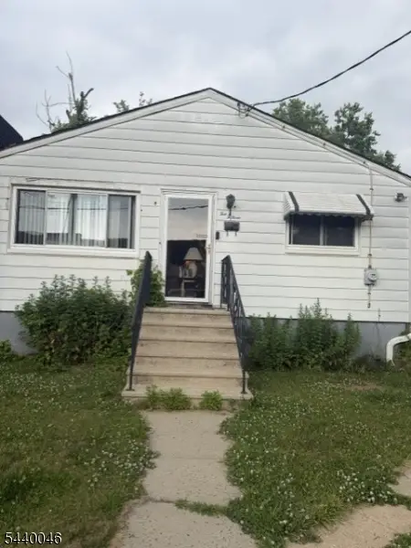 1015 Oak St, Roselle, NJ 07203 - #2