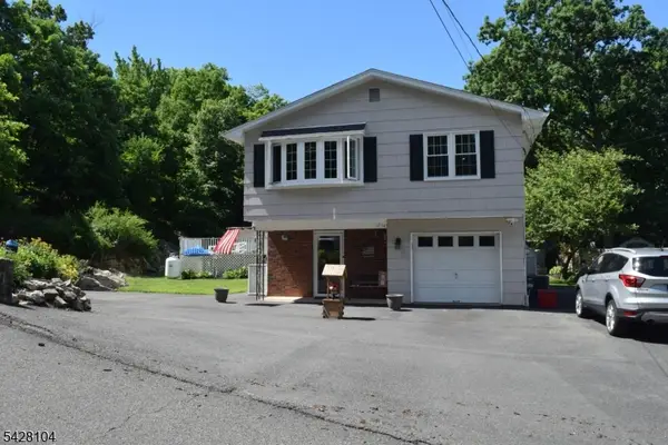 121 Leland Trl, Hopatcong Boro, NJ 07843