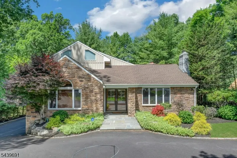 27 Hamilton Dr West, North Caldwell, NJ 07006 - #3