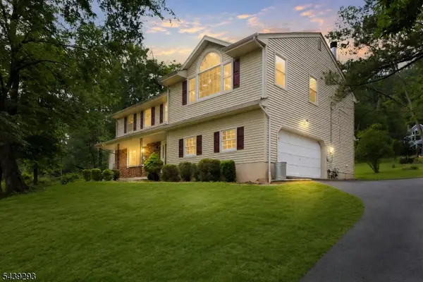 15 Linda Ln, Green Brook Twp., NJ 08812