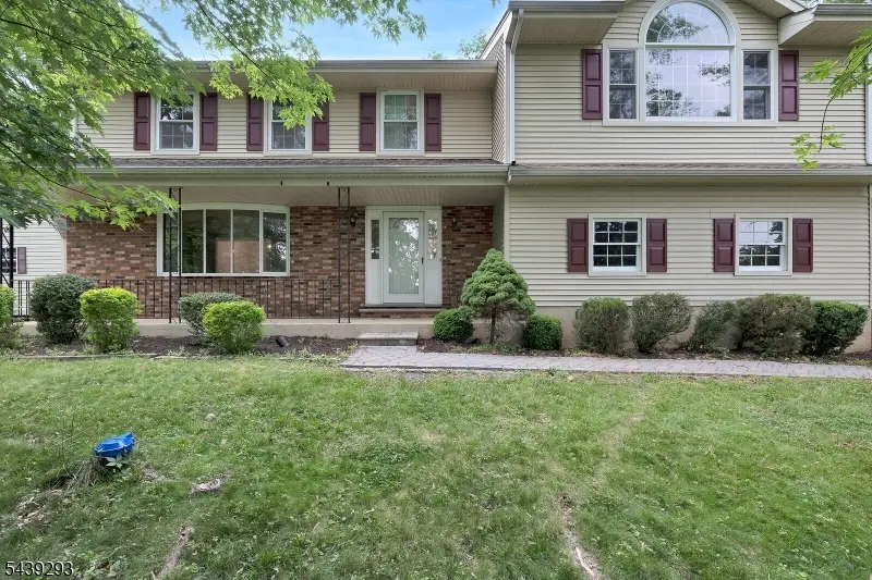 15 Linda Ln, Green Brook, NJ 08812 - #2