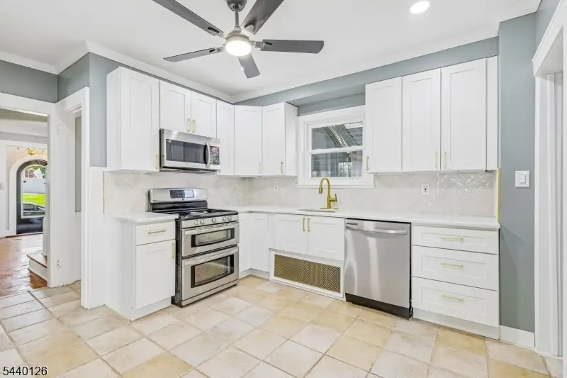 423 E Lincoln Ave, Roselle Park, NJ 07204 - #2