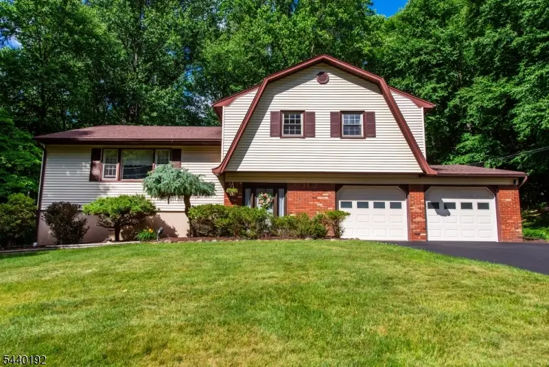 27 Dewey Dr, Ringwood, NJ 07456 - #1