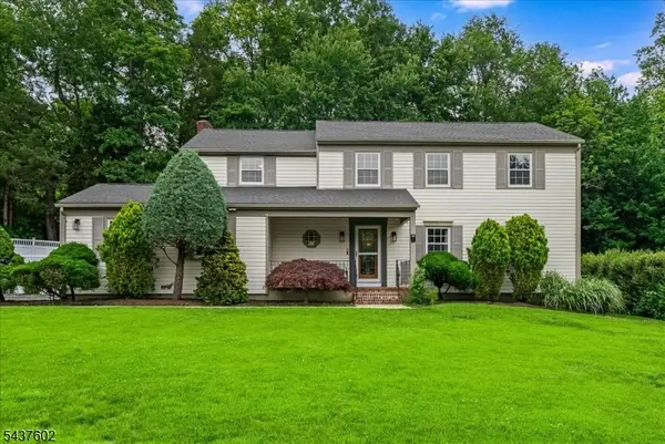 2 Schoolview Dr, Morris Plains Boro, NJ 07950