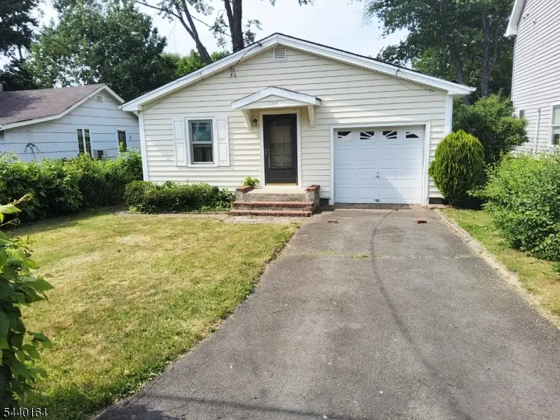 140 Longview Ave, Lake Hiawatha, NJ 07034 - #1