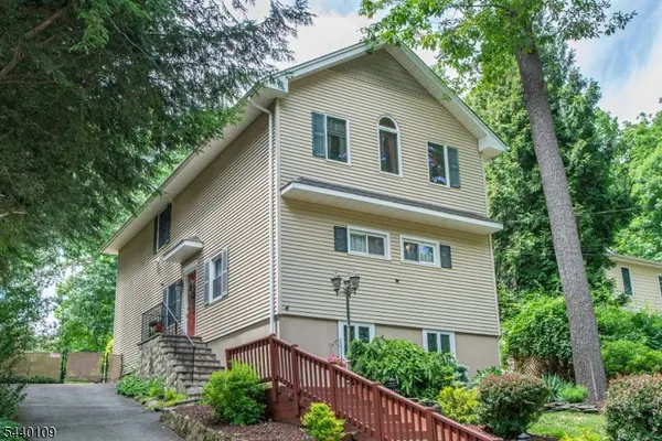 70 W Lake Shore Dr, Rockaway Twp., NJ 07866
