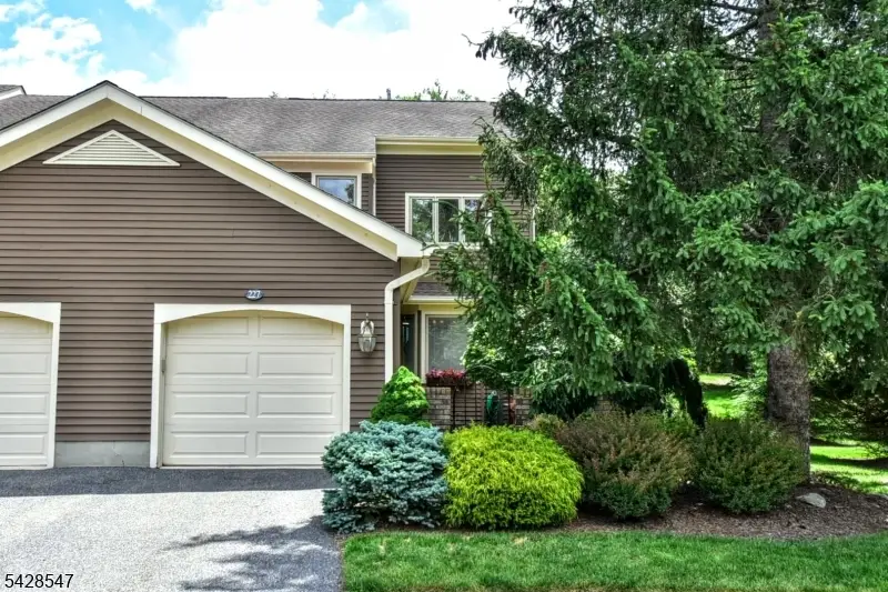 227 Westervelt Ln, Mahwah, NJ 07430 - #1