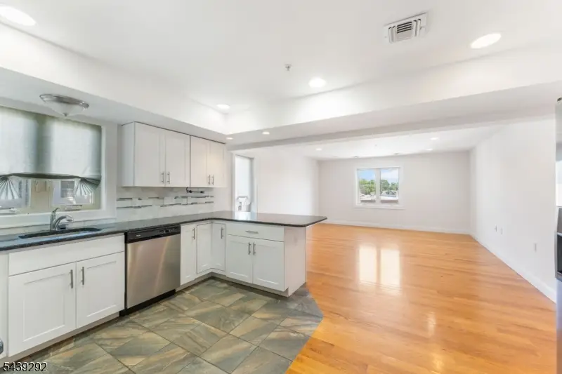 307 E Elizabeth Ave #5, Linden, NJ 07036 - #3