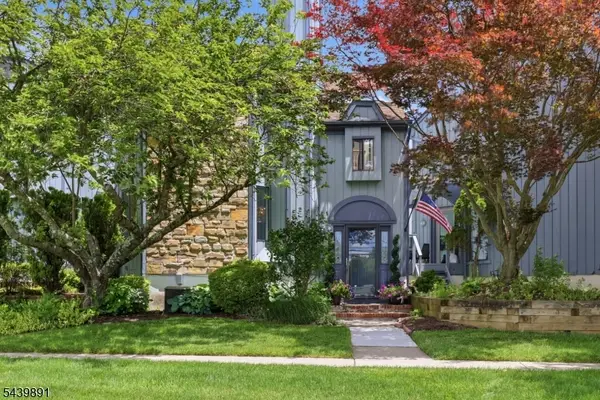 11 Trafalgar Ct, Washington Twp., NJ 07853