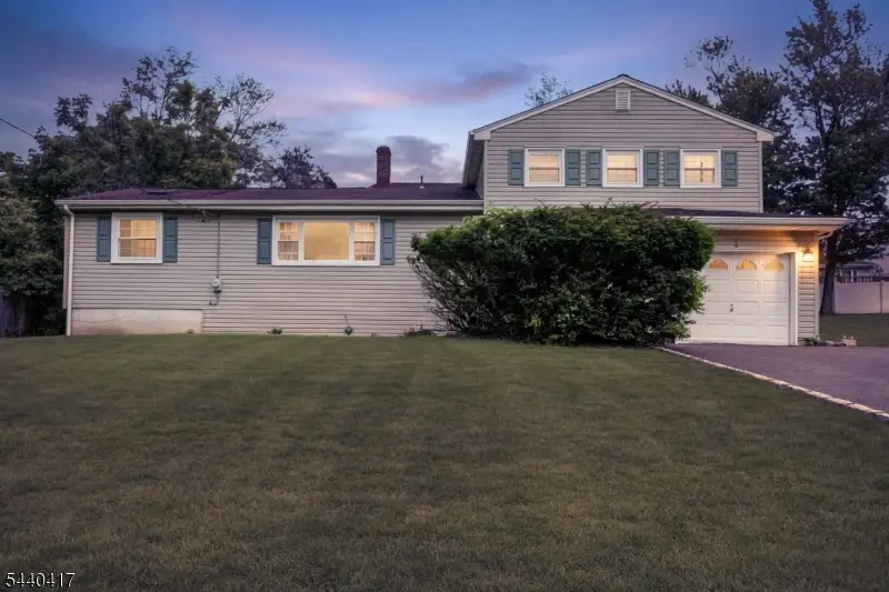 5 Cortland Dr, Franklin, NJ 08873 - #1