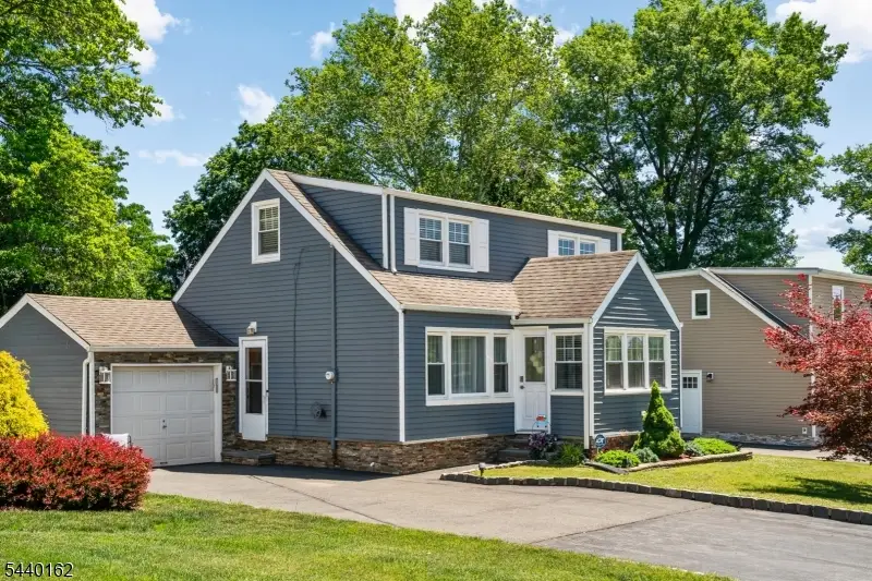 10 Dale Dr, Fairfield, NJ 07004 - #1
