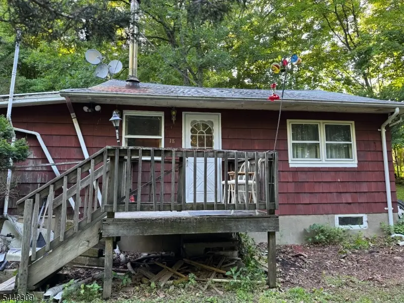 18 Quayle Rd, Lake Hopatcong, NJ 07849 - #3