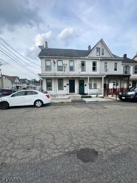 17 Railroad Ave, Phillipsburg, NJ 08865 - #3