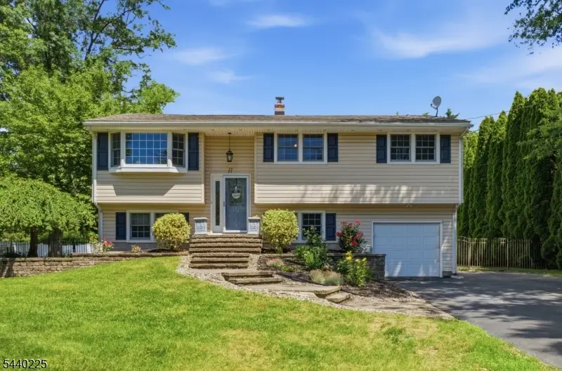 11 Hillside Dr, Clinton, NJ 08809 - #3