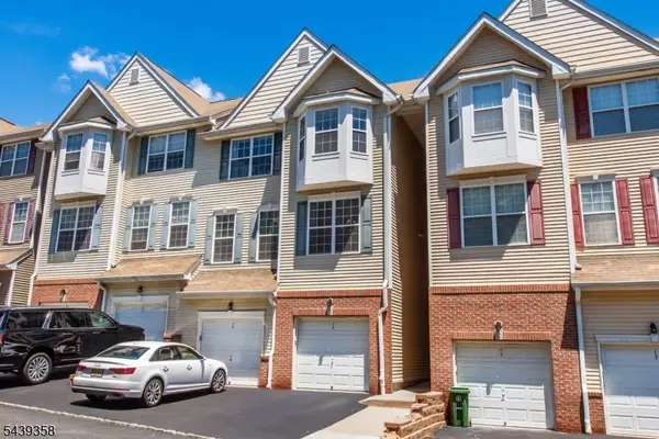 17 Conover Ter, Lebanon Boro, NJ 08833