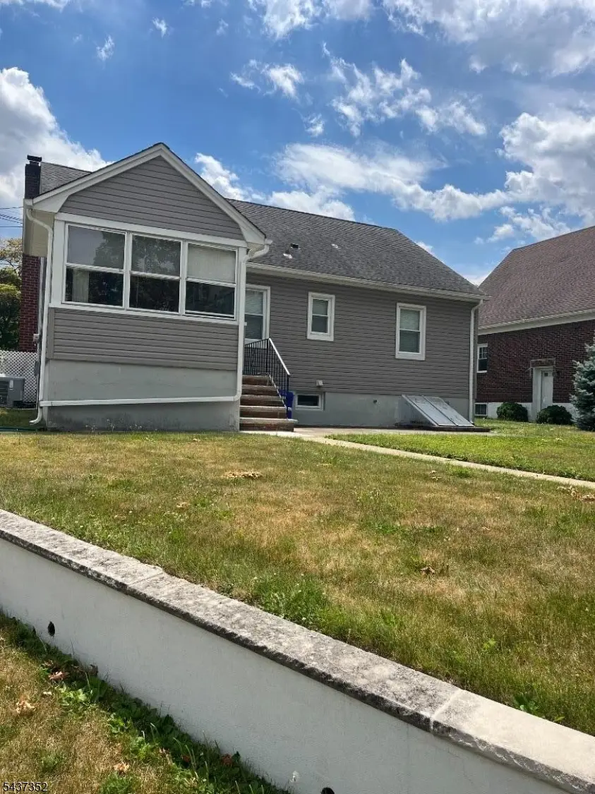 678 Main St, Singac, NJ 07424 - #2