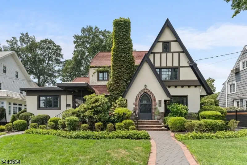 562 Irvington Ave, Elizabeth, NJ 07208 - #1