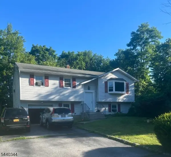 4 Beardslee Hill Dr, Franklin Boro, NJ 07418