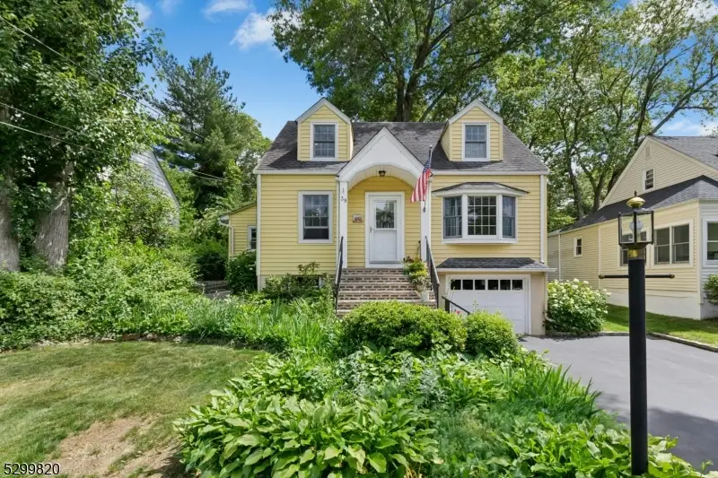 39 Woodlawn Dr, Chatham, NJ 07928 - #1