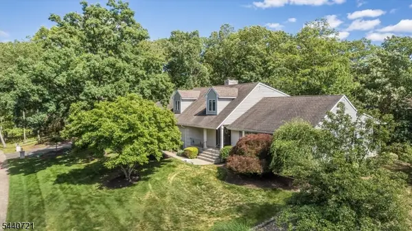 97 Poplar Dr, Hanover Twp., NJ 07927