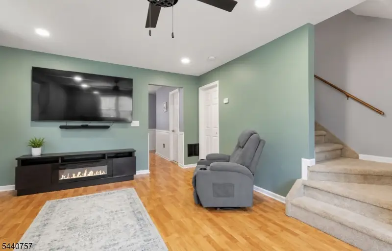 401 Wedgewood Cir, Raritan, NJ 08822 - #3