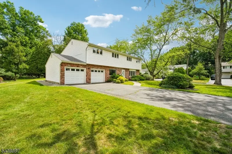 18 Arlington Dr, Livingston, NJ 07039 - #2