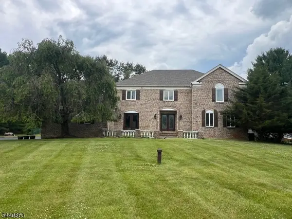 26 Gentry Dr, Washington Twp., NJ 07853