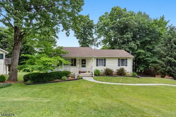 40 Shadowy Ln, West Milford Twp., NJ 07480