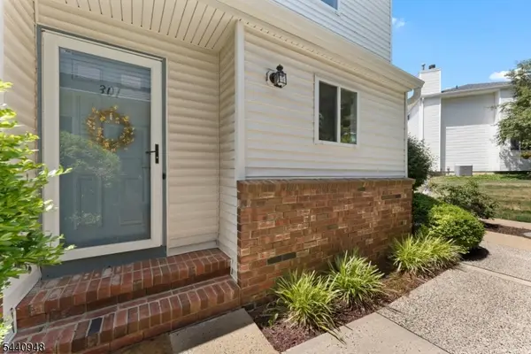301 Saddle Ct, Raritan Twp., NJ 08822