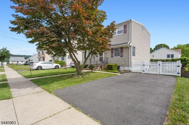 18 Jerome Dr, Clifton, NJ 07011 - #3