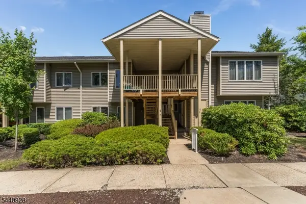 8 Westchester Ter, Clinton Twp., NJ 08801